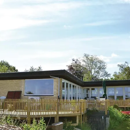 Three-bedroom In Hyllinge Feriehus *