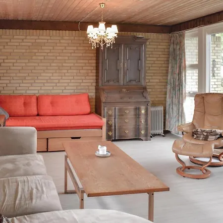 Дом отдыха Three-bedroom In Hyllinge