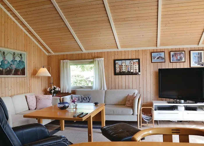 Three-bedroom In Hyllinge Holiday home
