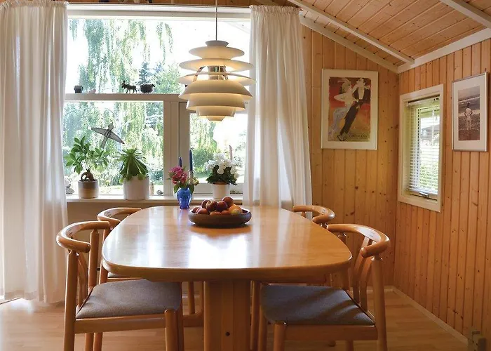 Holiday home Three-bedroom In Hyllinge *