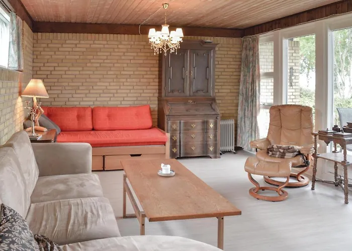 Holiday home Three-bedroom In Hyllinge